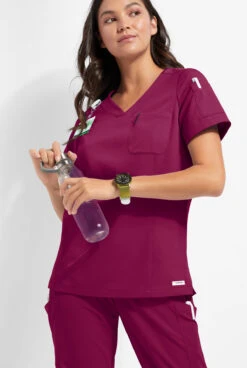ReSurge Diamond Women's 3-Pocket V-Neck Tuck In / Wear Out Scrub Top 13 ReSurge Diamond Women's 3-Pocket V-Neck Tuck In / Wear Out Scrub Top -Fashion Clothing RE5513 092623 WINE 5 S