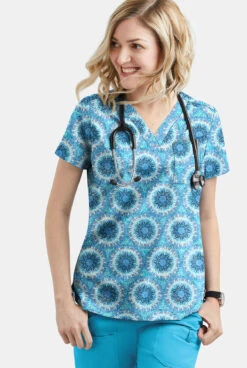 UA Butter-Soft STRETCH Splash Of Geo Aqua Moon Women's 1-Pocket V-Neck Print Scrub Top 7 UA Butter-Soft STRETCH Splash Of Geo Aqua Moon Women's 1-Pocket V-Neck Print Scrub Top -Fashion Clothing TS452SGQ 3 S