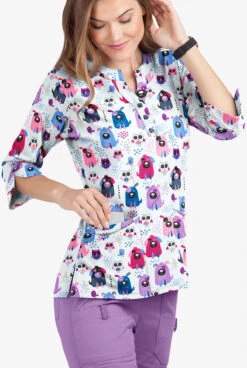 Butter-Soft Yard Friends White Printed Women's 4-Pocket 3/4th Sleeve Scrub Top